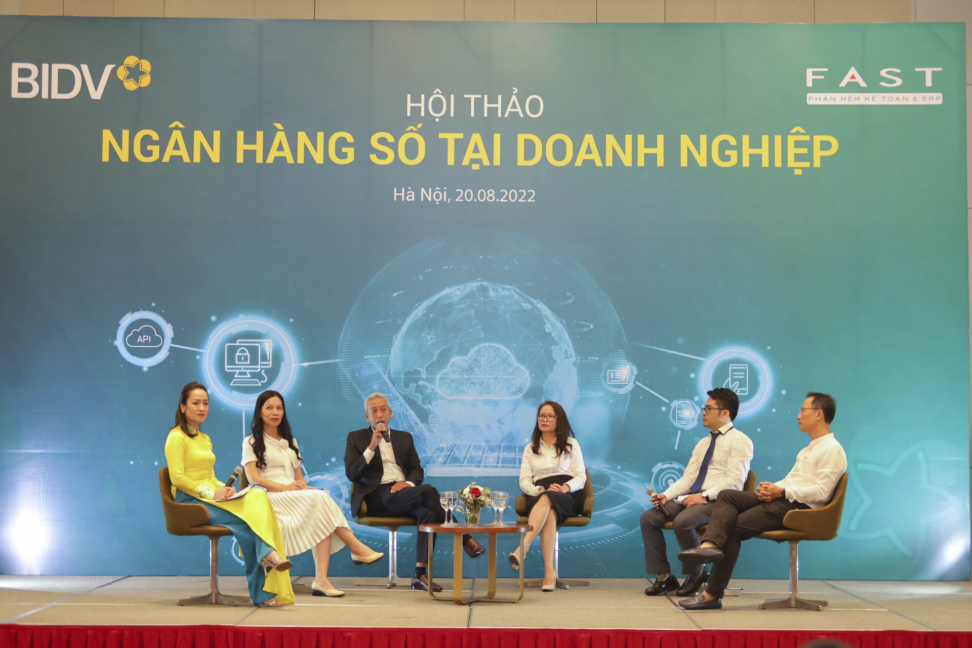 Hội thảo Ngân hàng số tại doanh nghiệp – Đồng hành cùng doanh nghiệp bứt phá trong thời đại 4.0