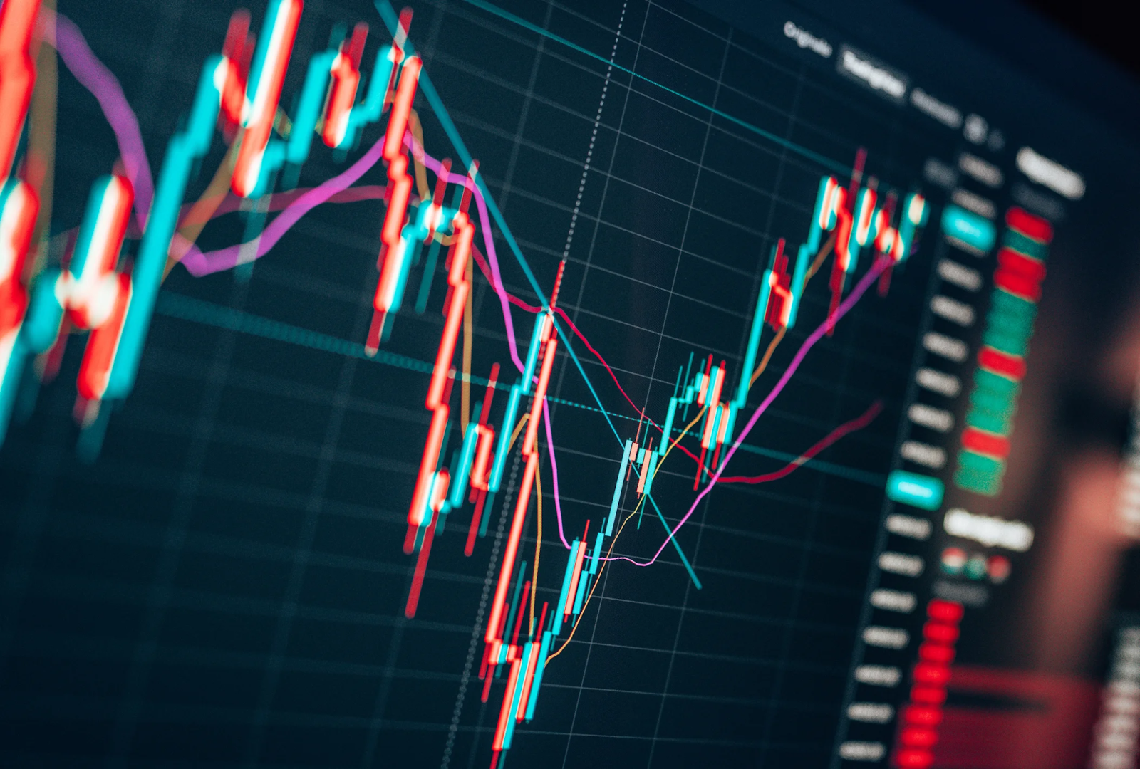 Tuần sóng gió của VN-Index từ khi tăng lãi suất: Mất 350.000 tỷ vốn hoá, P/E về sát 12