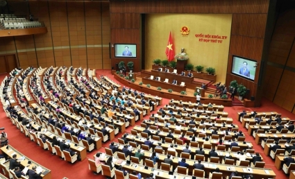 Đại biểu Quốc hội đề nghị sớm tăng lương, xét quy trình giảm thuế xăng dầu