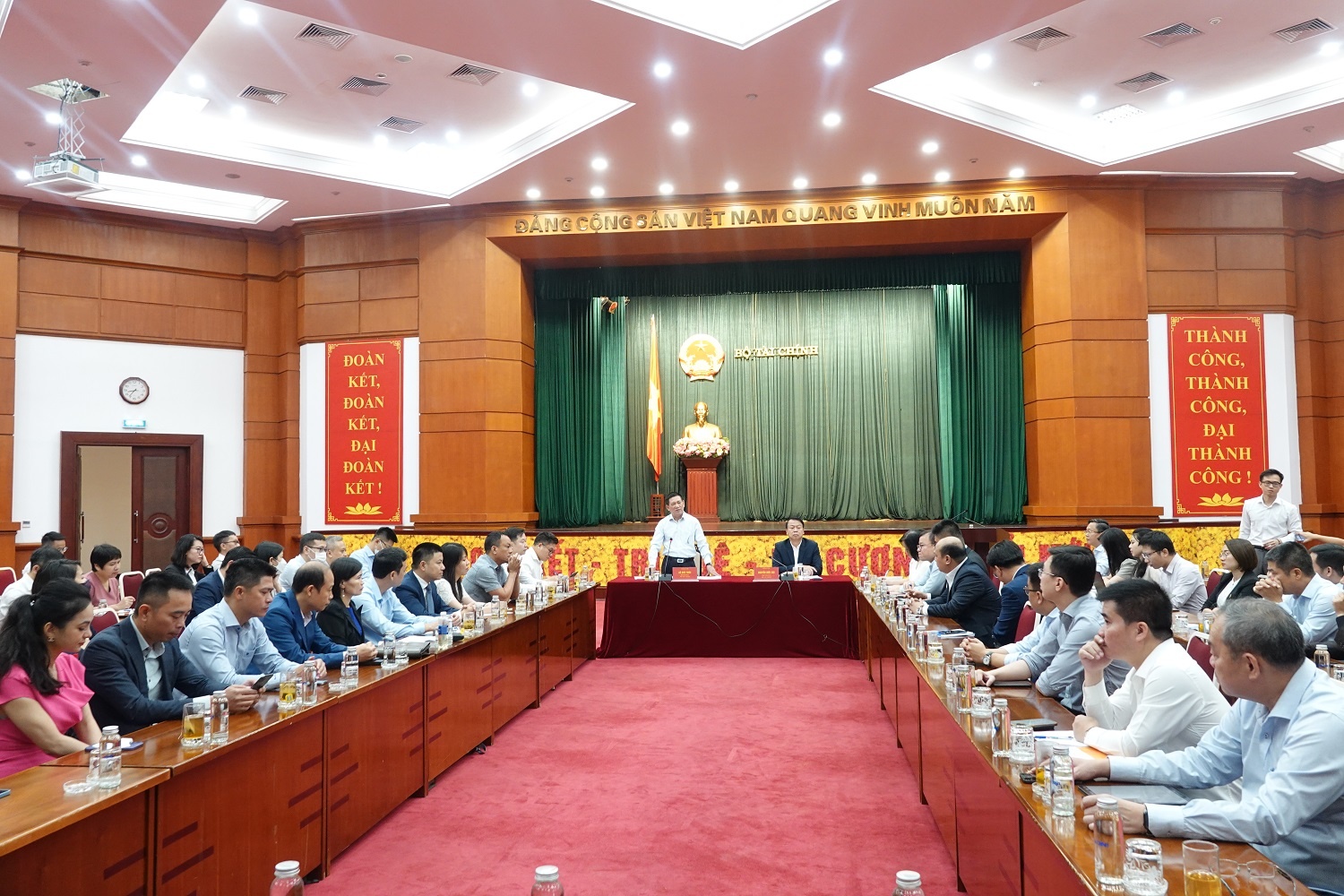 Toàn cảnh cuộcngày 23/11 của Bộ Tài chính với các công ty chứng khoán, doanh nghiệp phát hành trái phiếu. Nguồn MOF