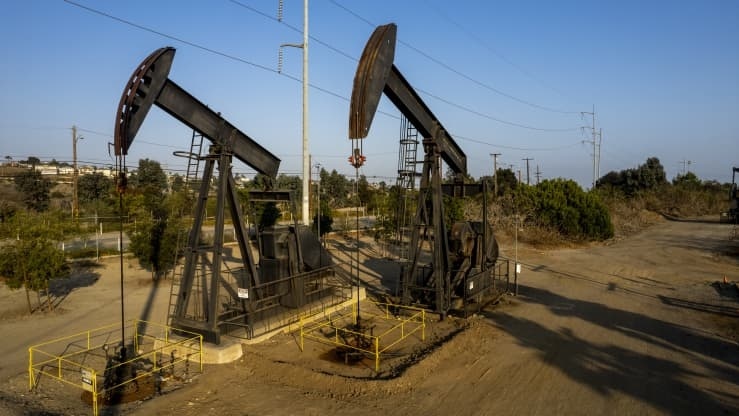 Nhóm các nước sản xuất dầu quyền lực nhất sẽ quyết ngăn giá dầu giảm sâu