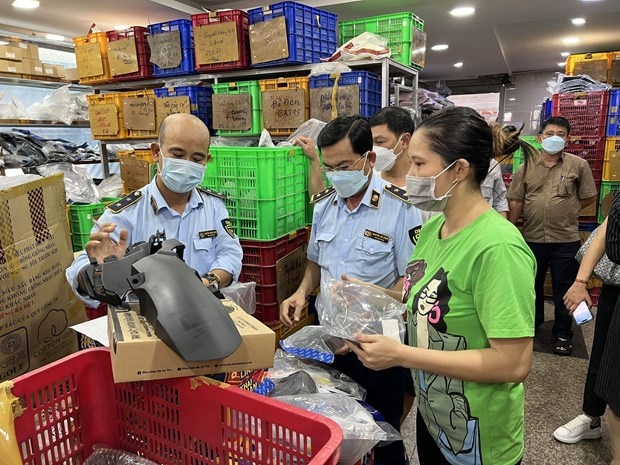 Cung đường vận chuyển hàng giả, hàng lậu ngày càng lắt léo | Kinh doanh | Vietnam+ (VietnamPlus)