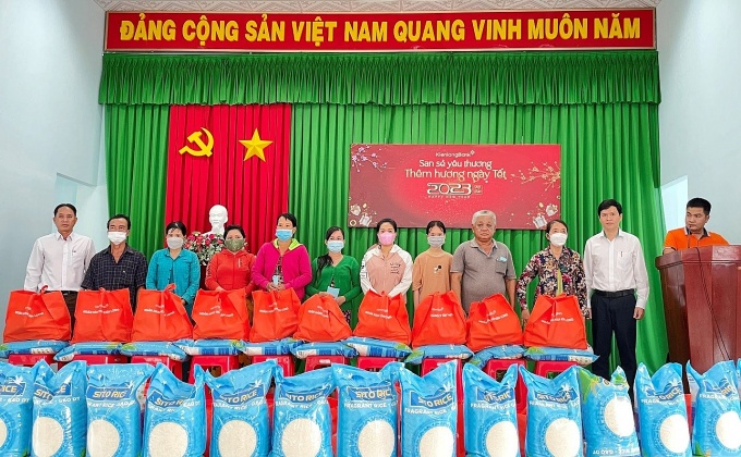 KienlongBank tiếp tục hành trình “San sẻ yêu thương – Thêm hương ngày Tết” năm thứ 10