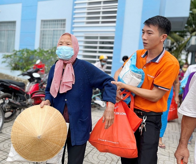 KienlongBank tiếp tục hành trình “San sẻ yêu thương – Thêm hương ngày Tết” năm thứ 10