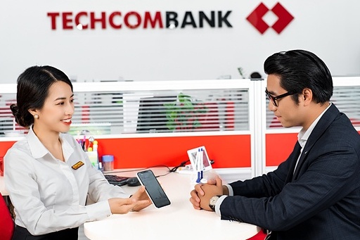 Techcombank lãi lớn, nhân viên thu nhập bình quân 528 triệu đồng/người năm 2022