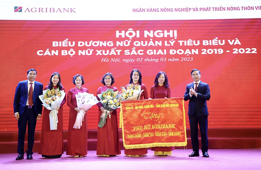 Agribank biểu dương “Nữ quản lý tiêu biểu, cán bộ nữ có thành tích xuất sắc”