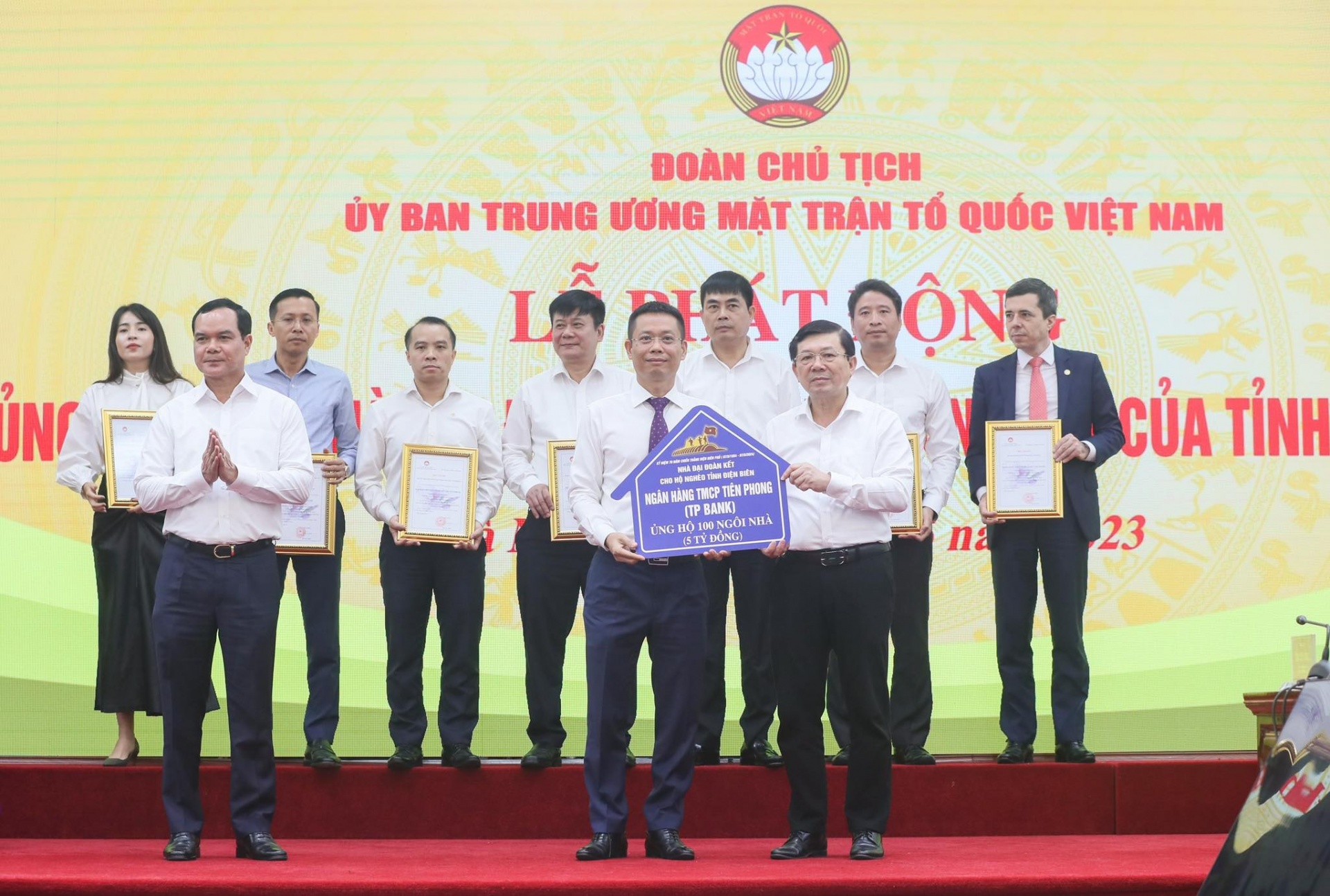 TPBank ủng hộ 5 tỷ đồng xây dựng nhà Đại Đoàn kết cho nhiều hộ nghèo tỉnh Điện Biên