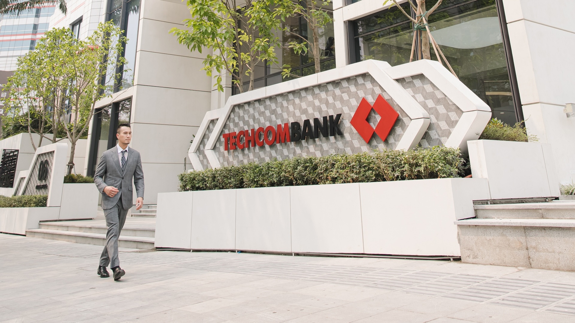 Lợi nhuận 6 tháng của Techcombank đạt hơn 51% kế hoạch cả năm, ROA đứng đầu ngành