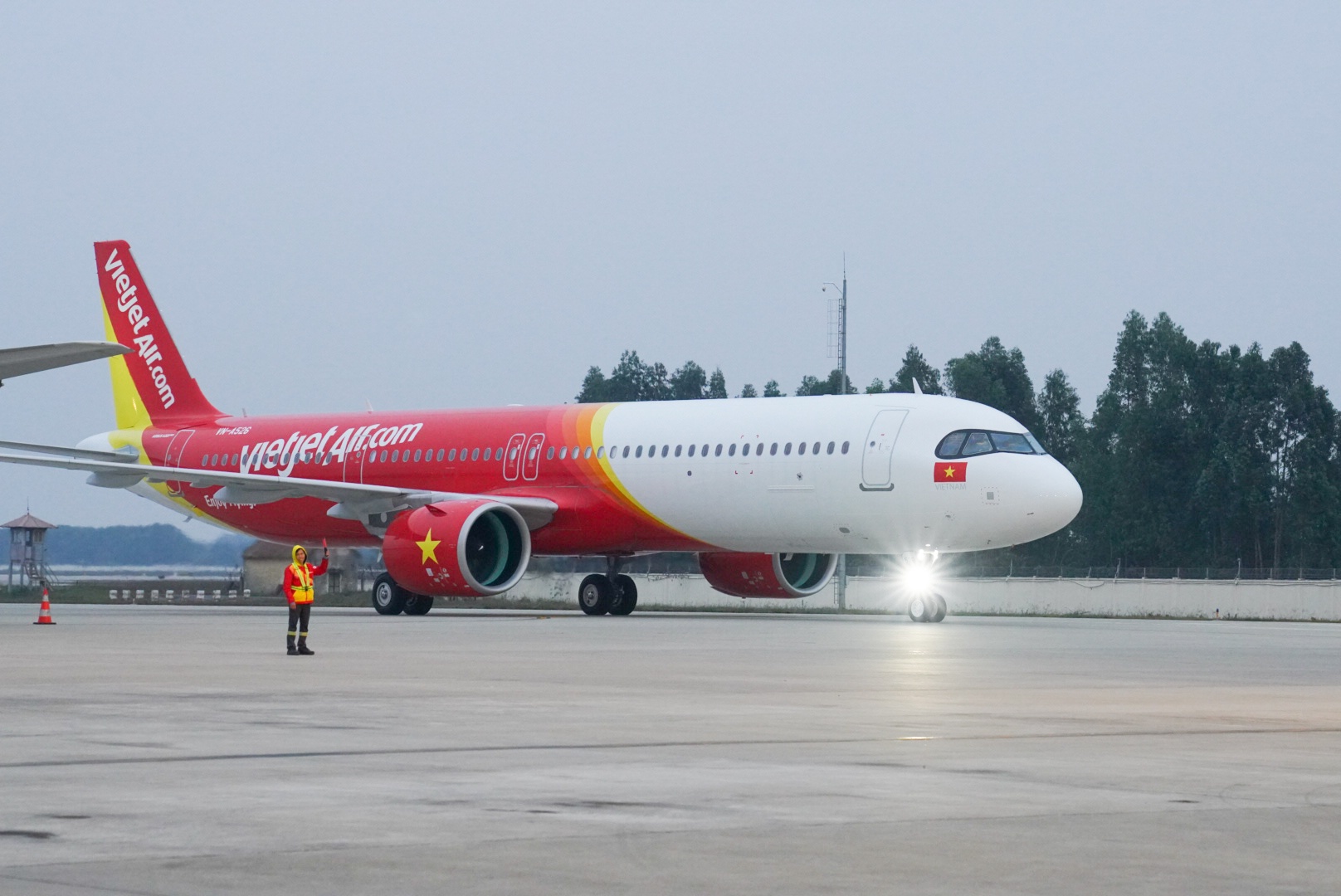 Vietjet sắp phát hành 2.000 tỷ trái phiếu để chi trả tiền lương, xăng dầu