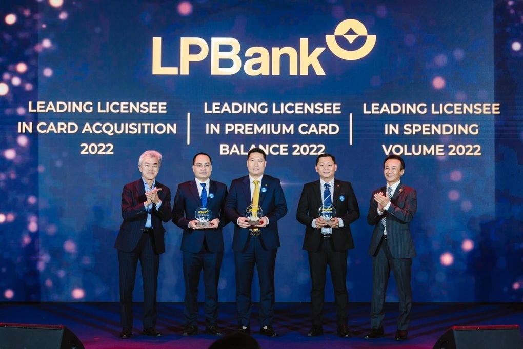 LPBank nhận 3 giải thưởng lớn từ tổ chức thẻ hàng đầu quốc tế JCB