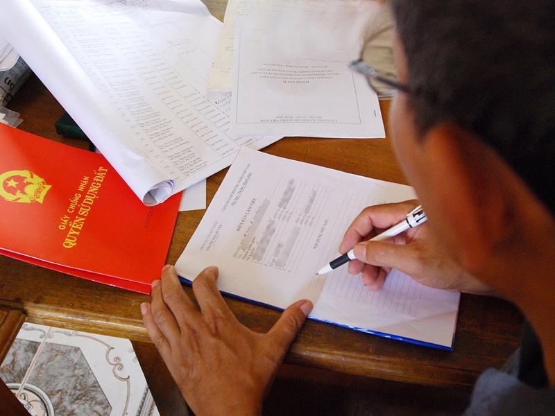 Hơn 30.200 căn nhà tại TP.HCM bị ngừng cấp 'sổ hồng', nguyên nhân vì sao?