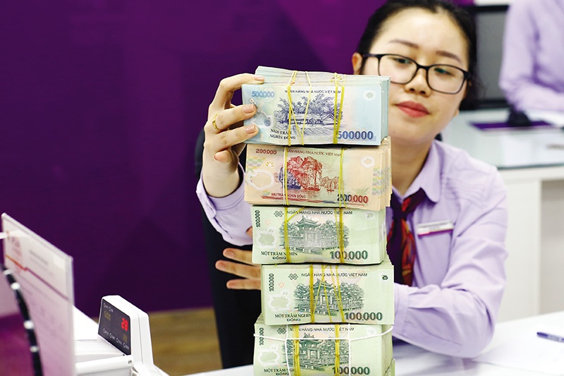 Ngân hàng ồ ạt giảm lãi suất cho vay, dự báo còn giảm tiếp