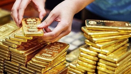 Lý do giá vàng bất ngờ tăng sốc, vượt mốc 71 triệu đồng/lượng