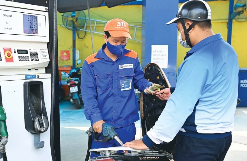Giá xăng ngày mai có thể quay đầu tăng sau 2 lần giảm mạnh