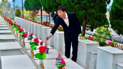 TNG Holdings Vietnam viếng nghĩa trang Vị Xuyên ngày đầu năm mới