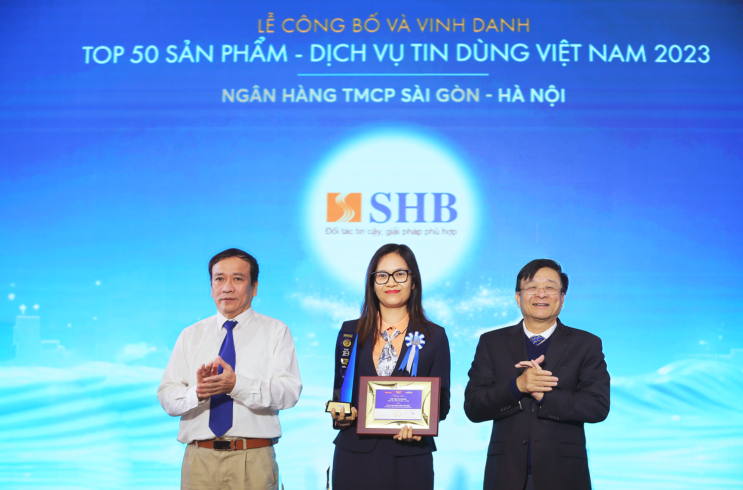 Thẻ tín dụng SHB VISA Platinum được vinh danh Top 50 sản phẩm dịch vụ tin dùng Việt Nam