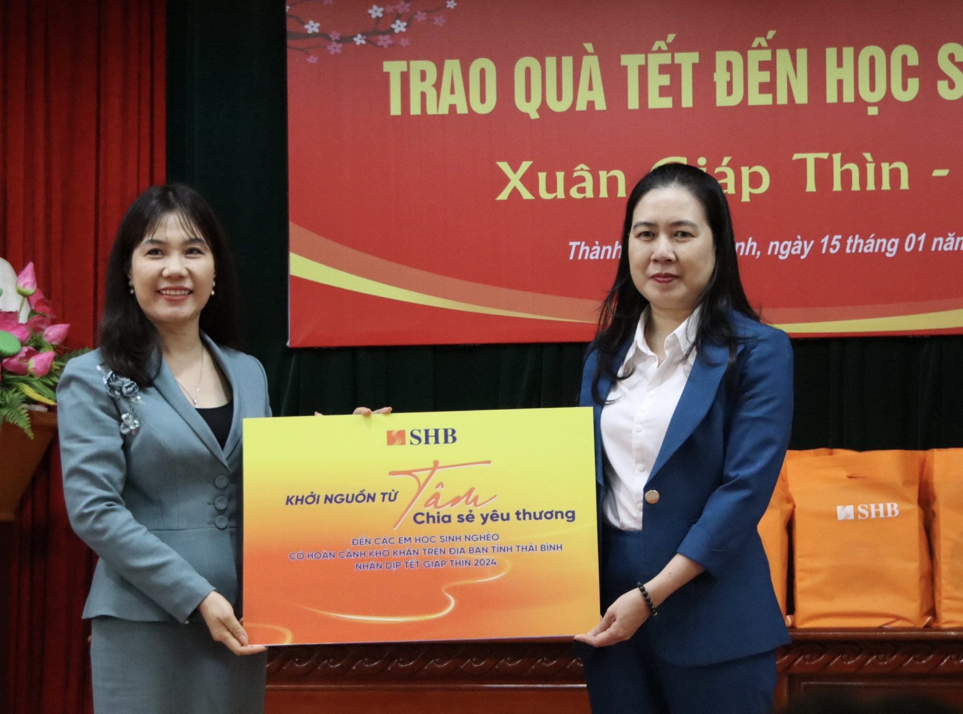 SHB mang Tết ấm đến với trẻ em nghèo vượt khó tỉnh Thái Bình