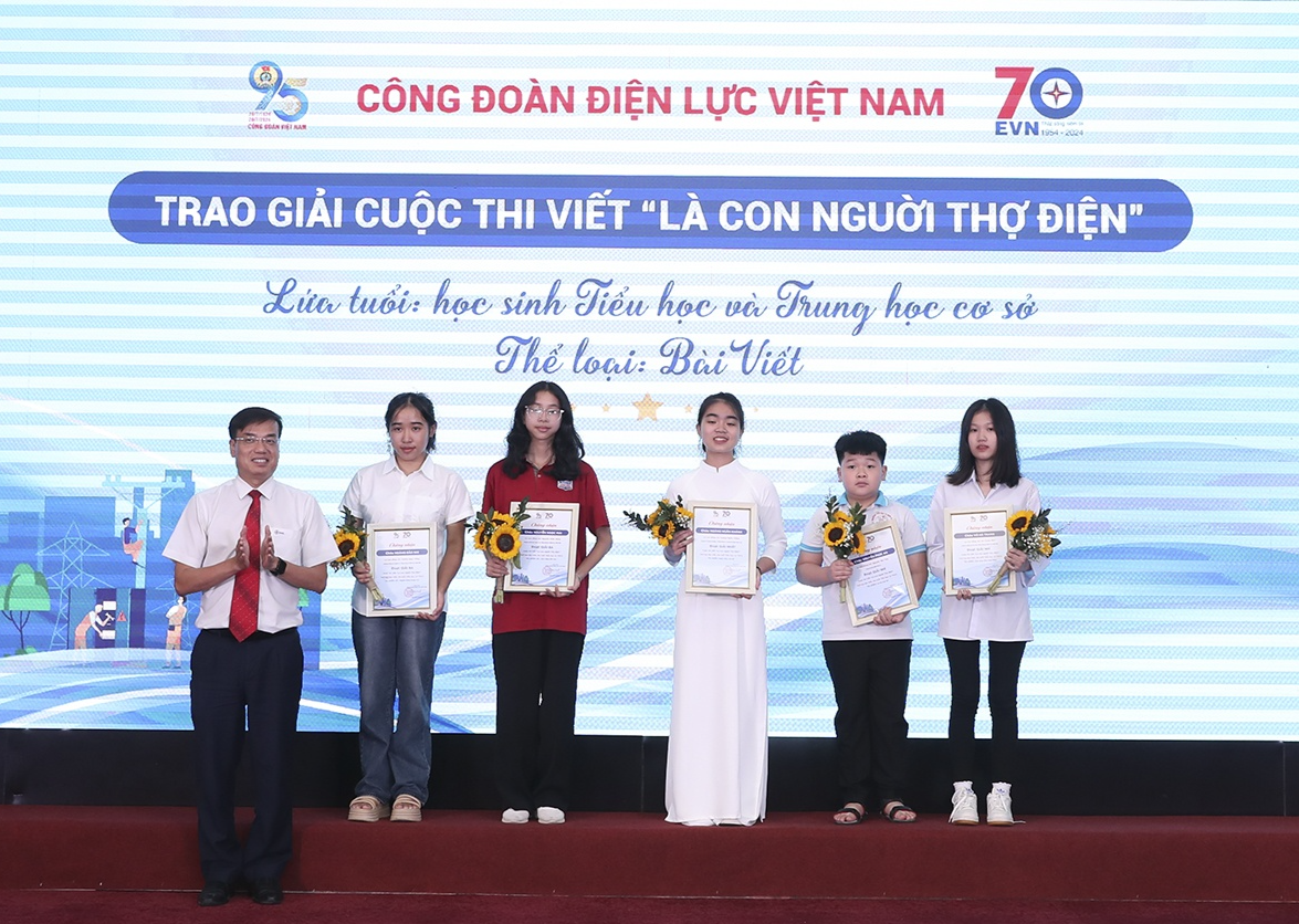 Công đoàn EVN: Lan tỏa tinh thần hiếu học, chăm lo thế hệ tương lai của các gia đình CBCNV ngành điện lực