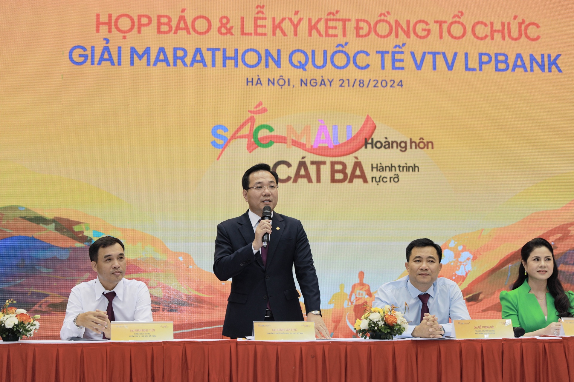 LPBank đồng tổ chức Giải Marathon Quốc tế VTV LPBank - Sắc màu Hoàng hôn Cát Bà 2024