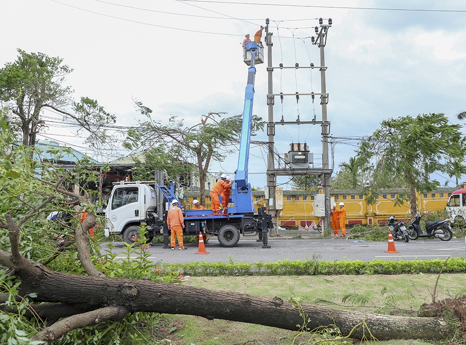 Tình hình khôi phục cung cấp điện sau bão số 3