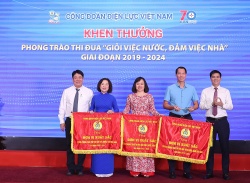 Công đoàn Điện lực Việt Nam khen thưởng 75 cán bộ Nữ công tiêu biểu