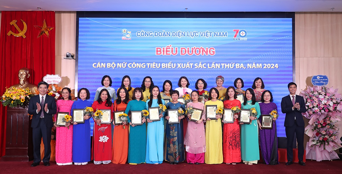 Công đoàn Điện lực Việt Nam khen thưởng 75 cán bộ Nữ công tiêu biểu