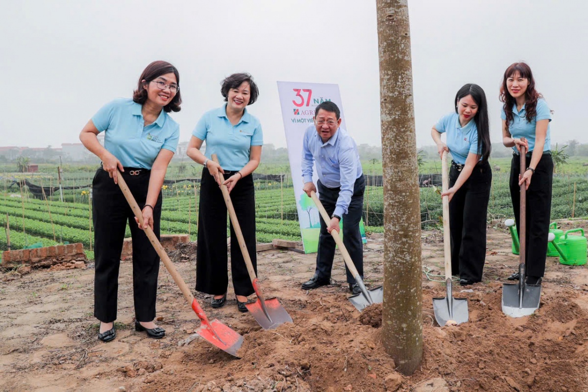 “Agribank - Thêm cây, thêm sự sống”, lan tỏa hành trình “Vì tương lai xanh” tại Mê Linh