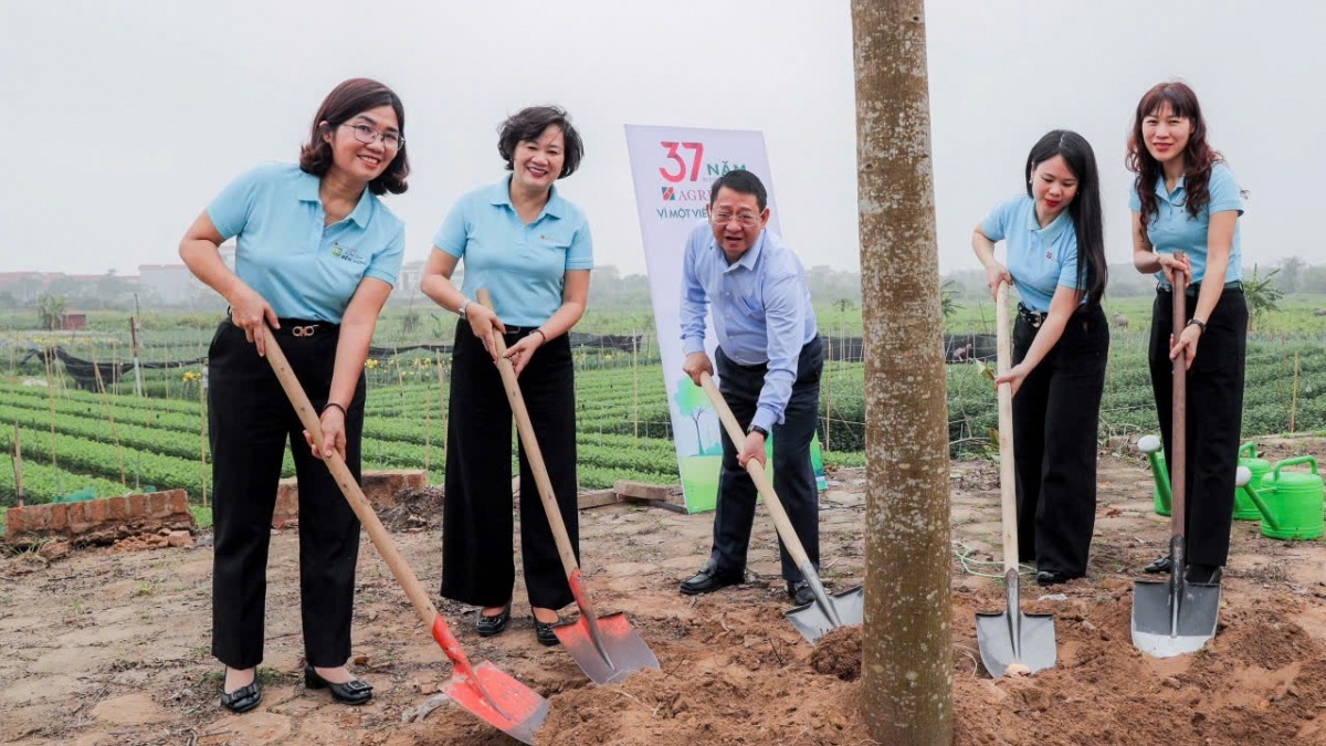 “Agribank - Thêm cây, thêm sự sống”, lan tỏa hành trình “Vì tương lai xanh” tại Mê Linh