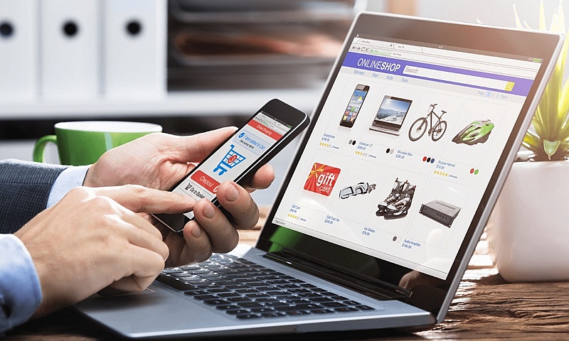 VCCI đề nghị Bộ Công Thương nghiên cứu lại rủi ro của các hoạt động thương mại điện tử để cắt giảm thủ tục hành chính và chuyển sang cơ chế hậu kiểm. Ảnh minh hoạ