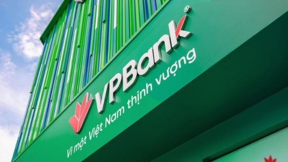 VPBank: Tiền “đổ” vào bất động sản, nợ xấu vượt xa “trần”, lương CEO cao gấp 30 lần nhân viên