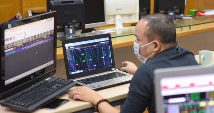 Tự doanh trở lại gom EIB, mua SIP hơn 300 tỷ đồng