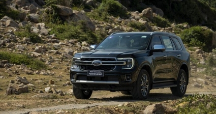 Ford Everest 2023 dùng &apos;chìa phụ&apos; AdBlue mở cửa vào thị trường ô tô Việt