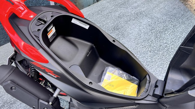 Chi tiết xe tay ga mới Aprilia SR GT gi&aacute; từ 97 triệu đồng ảnh 8