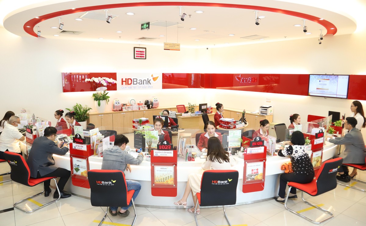 Lợi nhuận HDBank 6 th&aacute;ng đầu năm vượt 5.300 tỷ đồng, ho&agrave;n th&agrave;nh 54% kế hoạch năm, nợ xấu ri&ecirc;ng lẻ chỉ 0,93%
