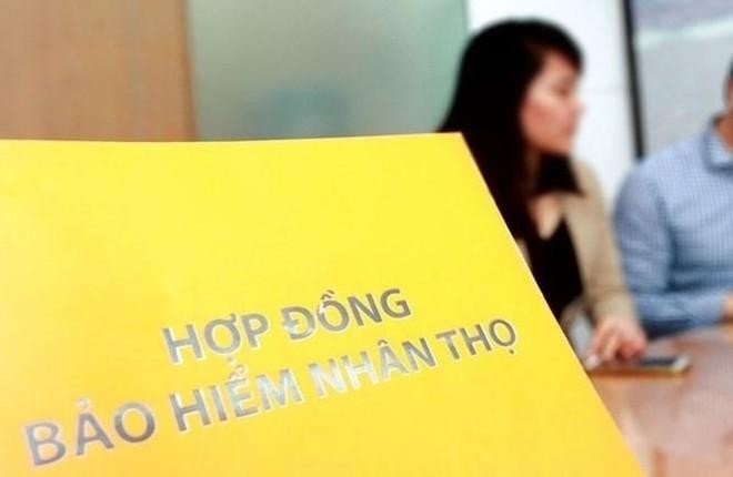 Kh&aacute;ch h&agrave;ng bị &eacute;p mua bảo hiểm nếu muốn vay tiền ng&acirc;n h&agrave;ng (H&igrave;nh minh họa).