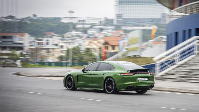 Đ&aacute;nh gi&aacute; Porsche Panamera 2022 &ndash; Đủ phấn kh&iacute;ch, thừa chiều chuộng ảnh 6