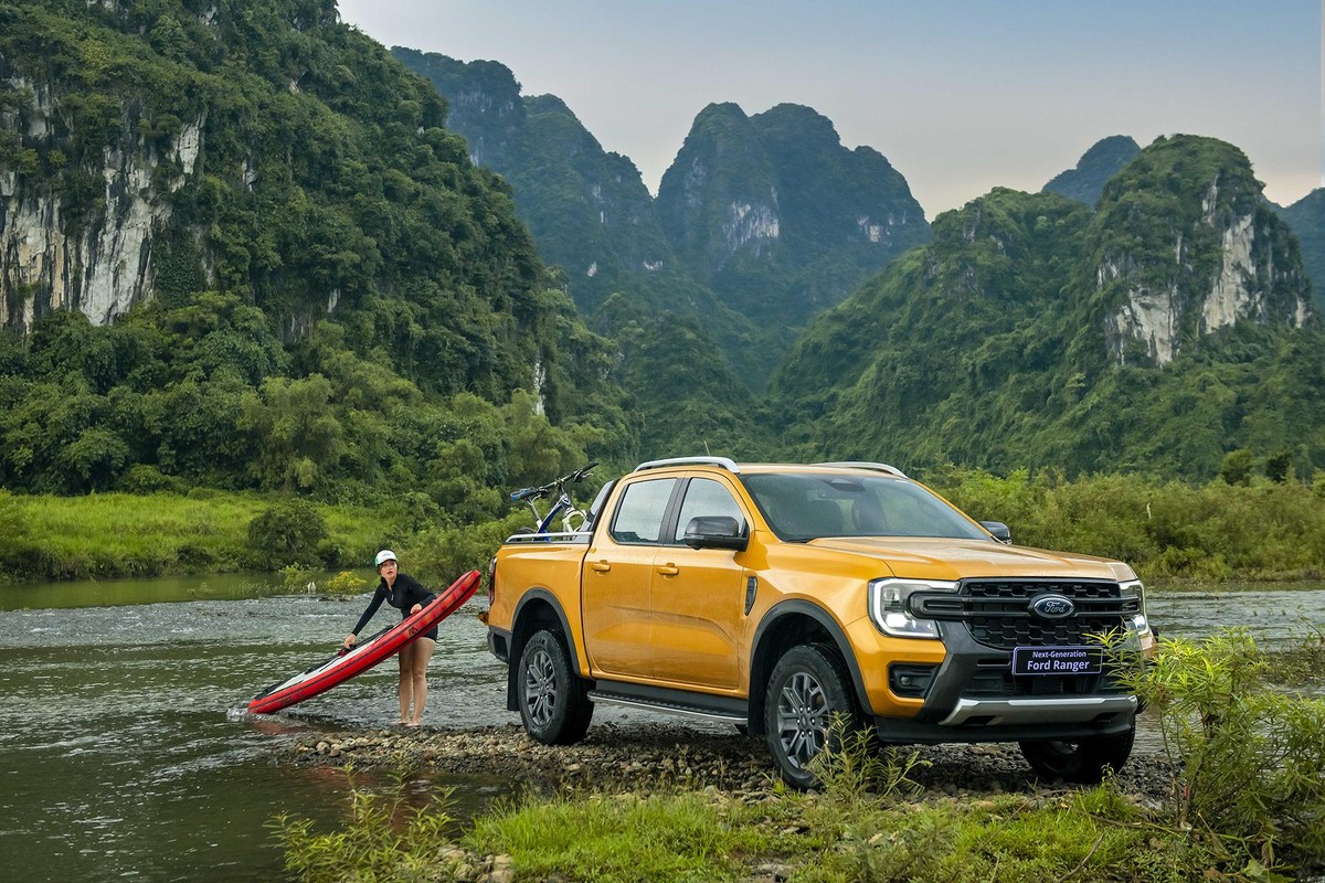 Ford Ranger 2023 chuẩn bị ra mắt, gi&aacute; cao nhất 965 triệu đồng