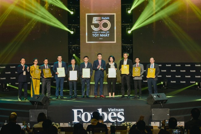 Vinamilk &ndash; 10 năm liền g&oacute;p mặt trong Top 50 doanh nghiệp ni&ecirc;m yết tốt nhất của Forbes Việt Nam ảnh 1