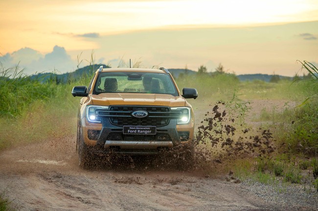 Ford Ranger 2023 ch&iacute;nh thức ra mắt, gi&aacute; tăng nhẹ, nhiều n&acirc;ng cấp  ảnh 1